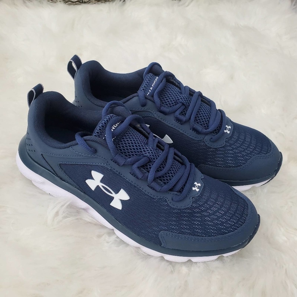 Under Armour Charged Assert 9 running shoes size 8.5. New without tags o…